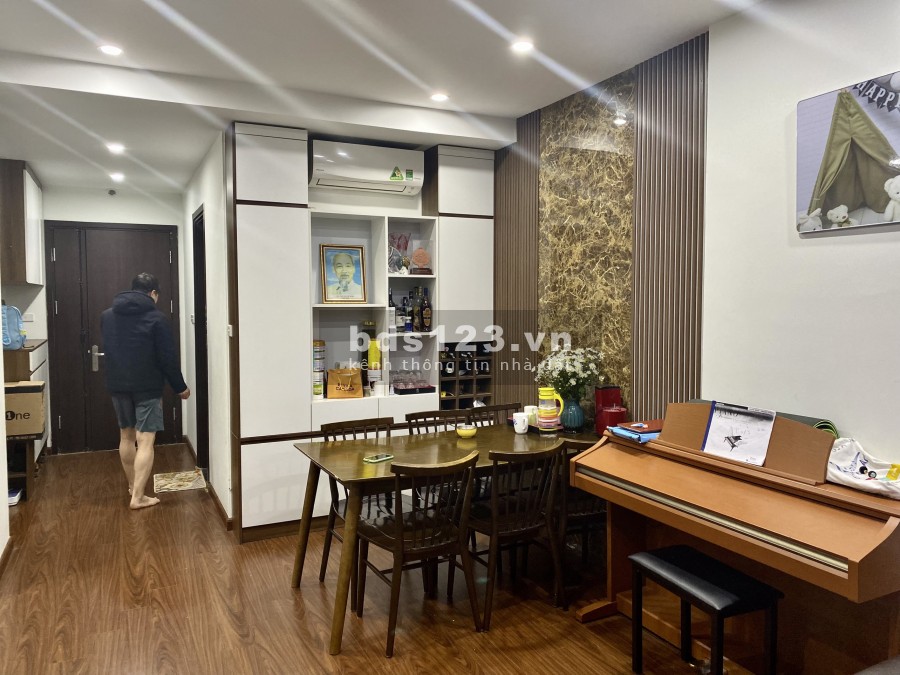 Tôi chính chủ cần bán căn hộ 2PN 2VS 72m, ban công ĐN, sổ vĩnh viễn. Chung cư 90 Nguyễn Tuân