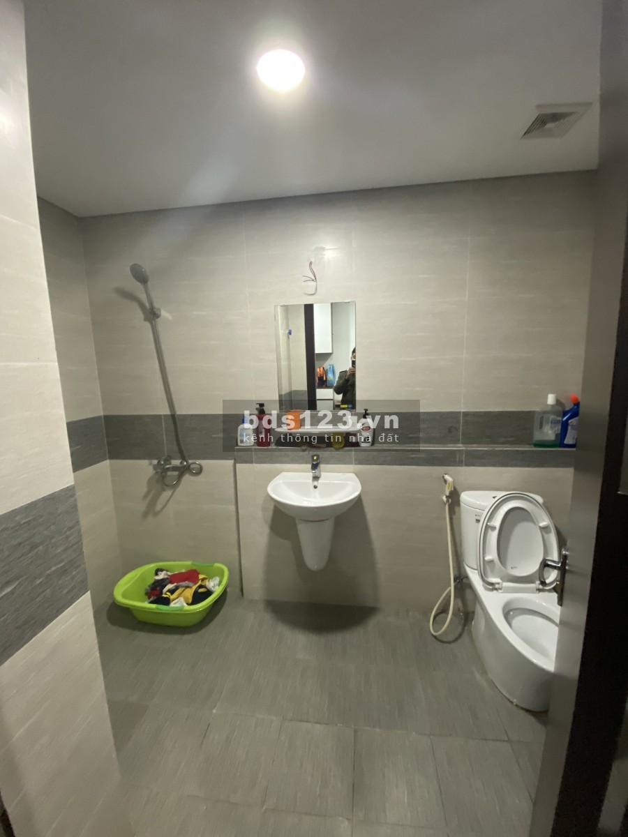 Tôi chính chủ cần bán căn hộ 2PN 2VS 72m, ban công ĐN, sổ vĩnh viễn. Chung cư 90 Nguyễn Tuân