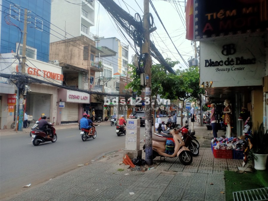 Nhà mặt tiền Cách Mạng Tháng 8 trung tâm thành phố Hồ Chí Minh giá bán đầu tư sinh lời