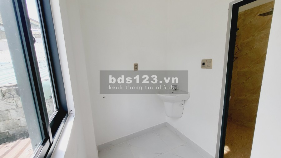 Bán nhà nguyên căn đẹp 2 mê 3 phòng ngủ giá cực sốc 2.7 tỷ, có video hường tốt, còn mới nguyên
