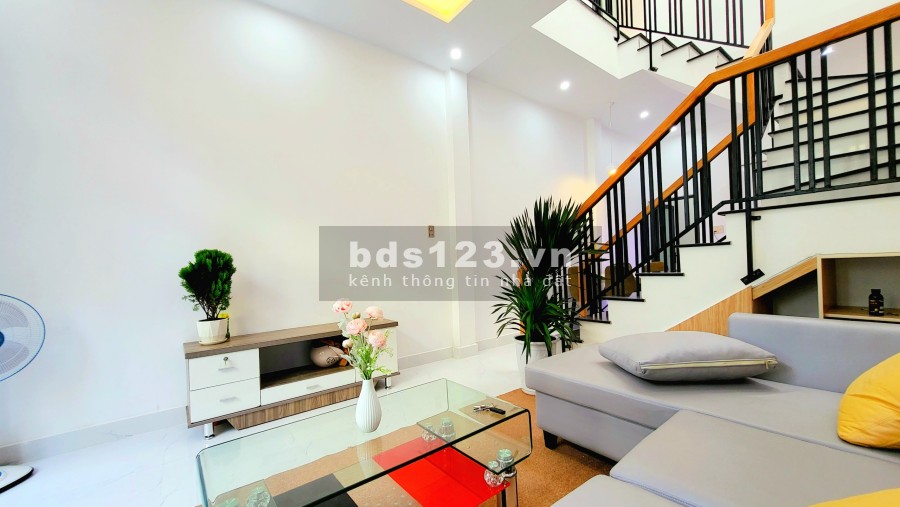 Bán nhà nguyên căn đẹp 2 mê 3 phòng ngủ giá cực sốc 2.7 tỷ, có video hường tốt, còn mới nguyên