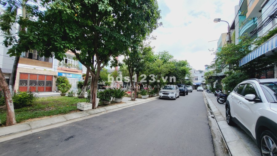 Bán nhà nguyên căn đẹp 2 mê 3 phòng ngủ giá cực sốc 2.7 tỷ, có video hường tốt, còn mới nguyên