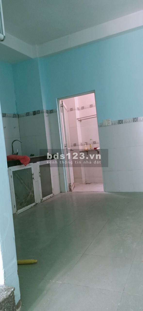 Cho thuê gấp nhà nguyên căn 5 phòng ngủ sát Cách Mạng Tháng Tám, Tân Bình, giá 11 triệu/tháng