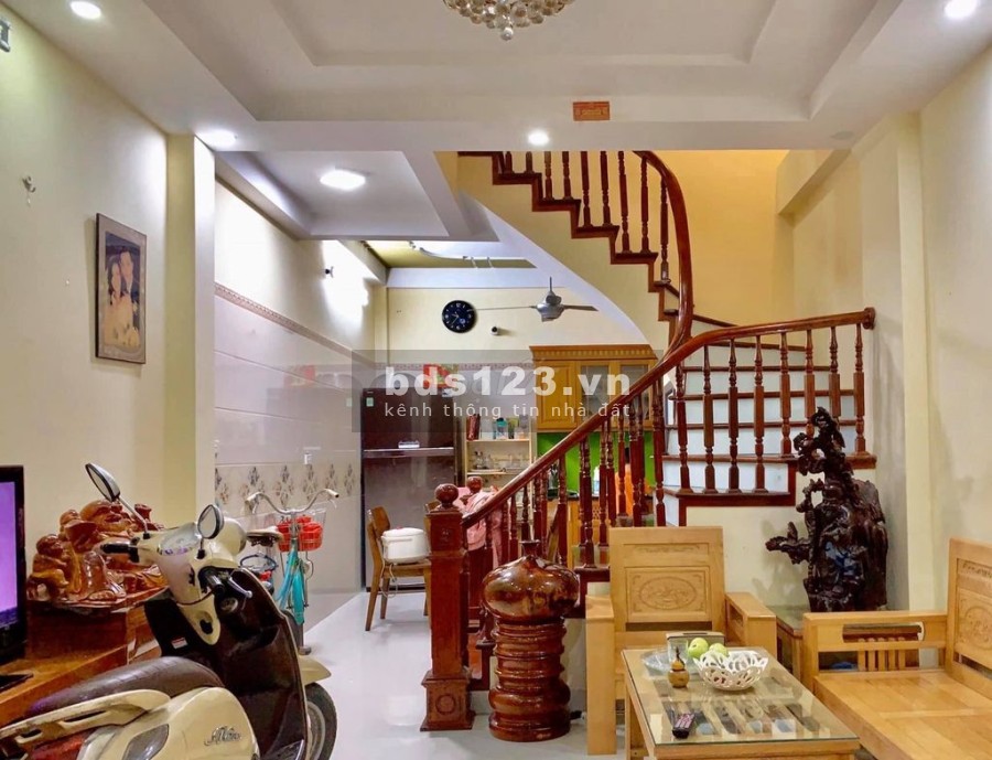 Bán nhà nguyên căn Nguyễn Khang diện tích 80m2, 4 tầng đúc, mặt tiền 4.1m, giá bán 6.9 tỷ
