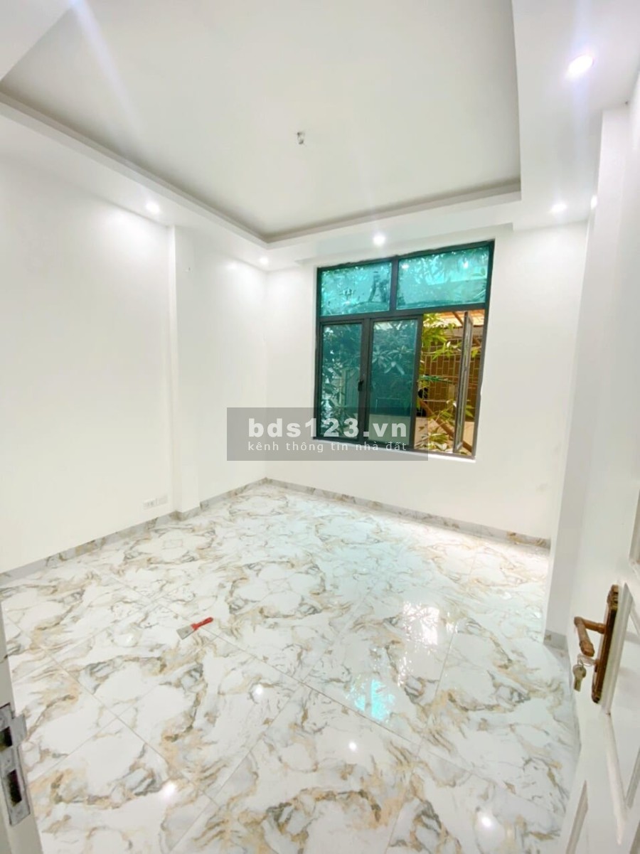 Bán gấp nhà mới 5 tầng đúc kiên cố có gara ô tô Hoàng Quốc Việt Quận Cầu Giấy, giá đầu tư