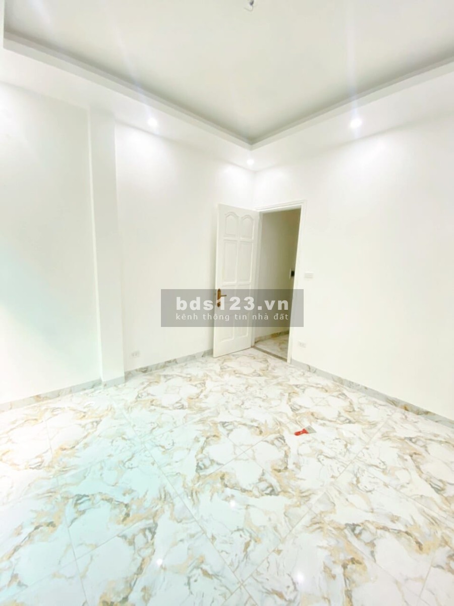 Bán gấp nhà mới 5 tầng đúc kiên cố có gara ô tô Hoàng Quốc Việt Quận Cầu Giấy, giá đầu tư