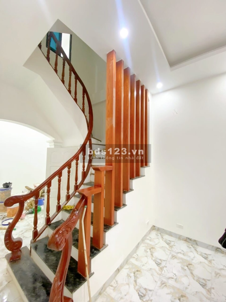 Bán gấp nhà mới 5 tầng đúc kiên cố có gara ô tô Hoàng Quốc Việt Quận Cầu Giấy, giá đầu tư