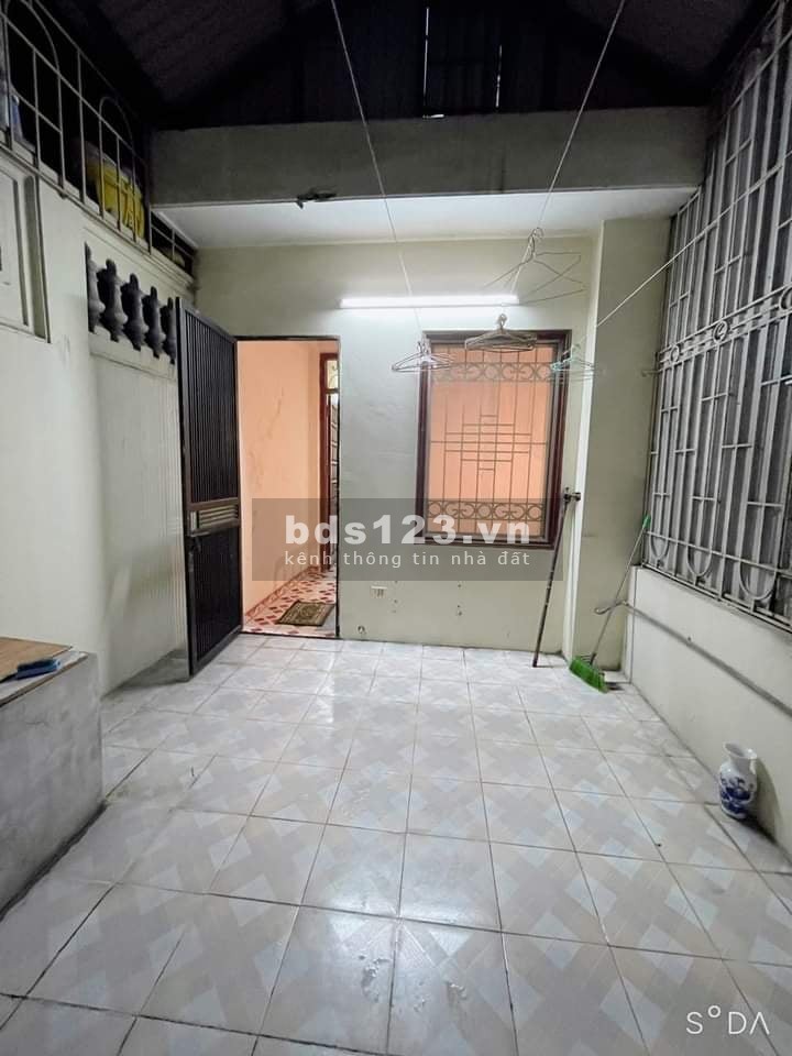 Cần bán gấp nhà Ba Đình, dtsd 30m2, nhỉnh 2.xx tỷ hộ khẩu Vip khu dân cư, mua bán sầm uất