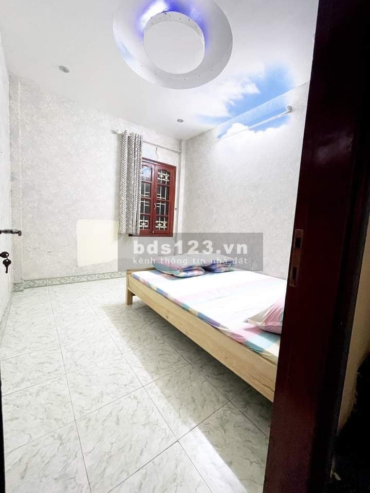 Cần bán gấp nhà Ba Đình, dtsd 30m2, nhỉnh 2.xx tỷ hộ khẩu Vip khu dân cư, mua bán sầm uất