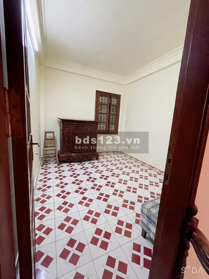 Cần bán gấp nhà Ba Đình, dtsd 30m2, nhỉnh 2.xx tỷ hộ khẩu Vip khu dân cư, mua bán sầm uất