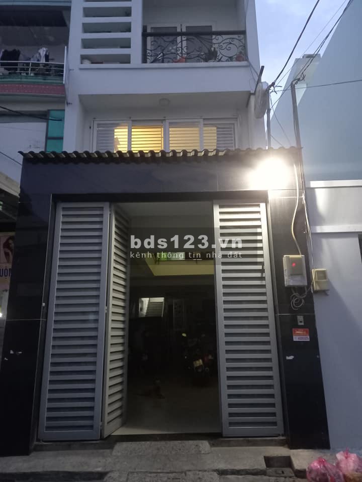 Nhà HXH thông Hậu Giang Quận 6, 74m2 3PN vị trí đẹp, ở ngay chủ gấp bán chỉ 6.3 tỷ TL