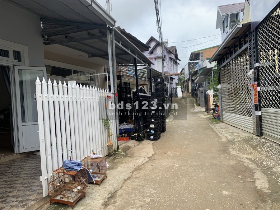 Cần bán nhà 2 mặt tiền ở phường 9 thành phố Đà Lạt giá bán 2.7 tỷ, liên hệ 0398903606