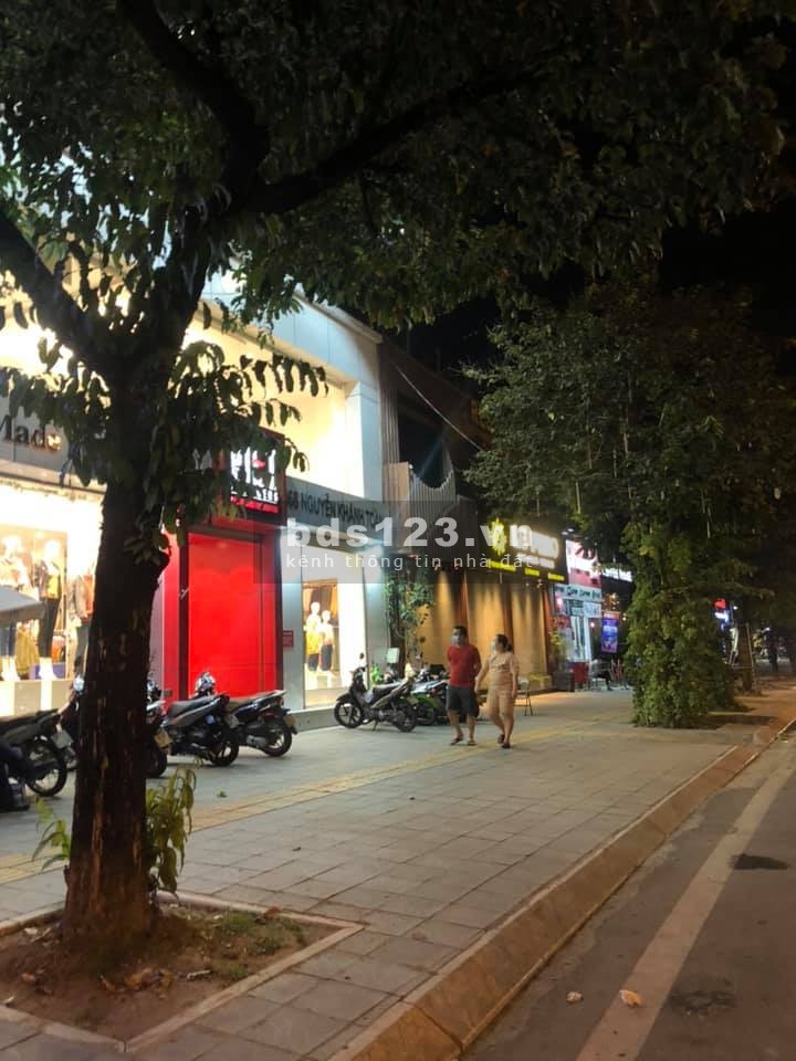 Bán nhà siêu phẩm khu phân lô kinh doanh ô tô tránh Nguyễn Khánh Toàn 4 tầng, giá 2.25 tỷ