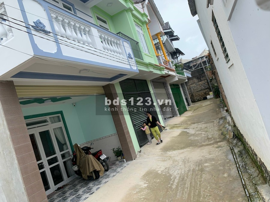 Cần bán nhà 2 mặt tiền ở phường 9 thành phố Đà Lạt giá bán 2.7 tỷ, liên hệ 0398903606