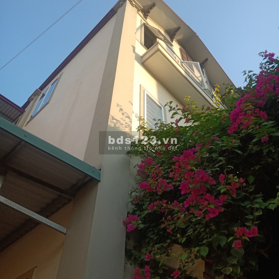 Bán đất tặng nhà diện tích 128m2 Quận Cầu Giấy gara vỉa hè kinh doanh đỉnh, giá tốt tiện đầu tư