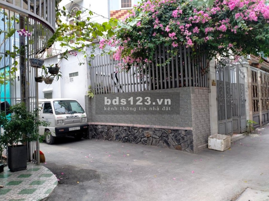 Bán nhà hẻm xe hơi Phan Huy Ích, ngang 4.5m 4 tầng giá bán chỉ nhỉnh 5.85 tỷ sổ sẵn chính chủ