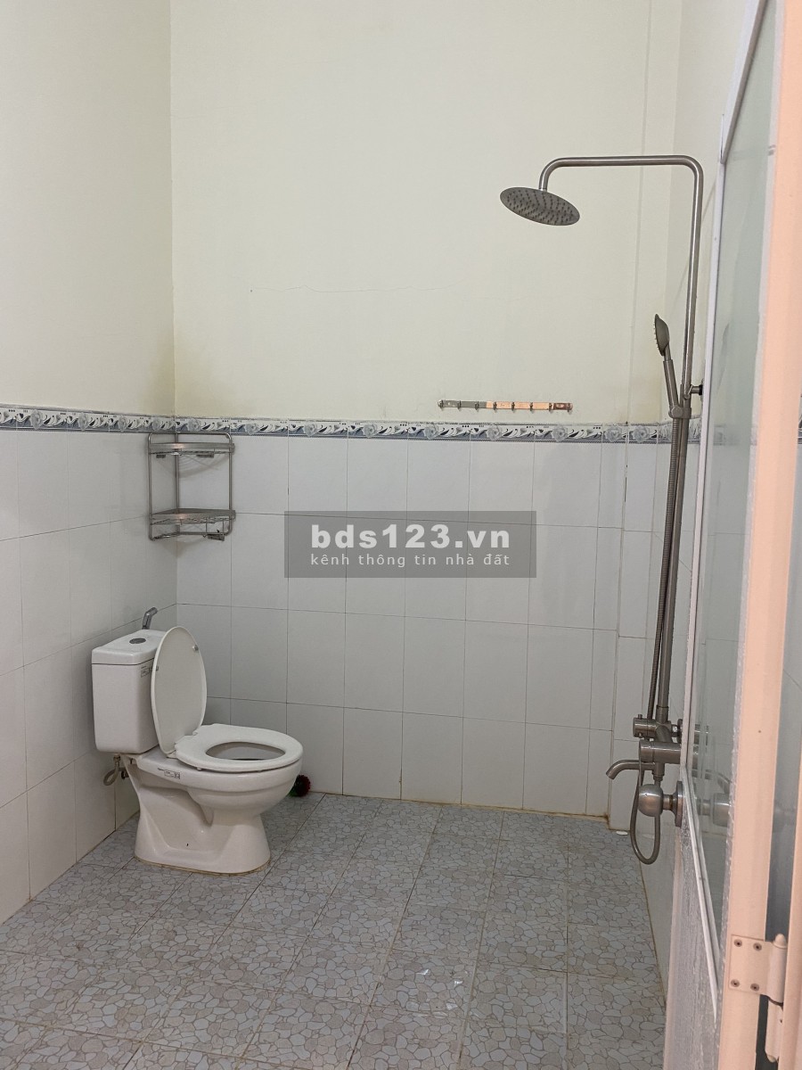 Chính chủ bán nhanh đất 300m và căn nhà cấp 4 gđ đang ở ngay chợ trường học cấp 1