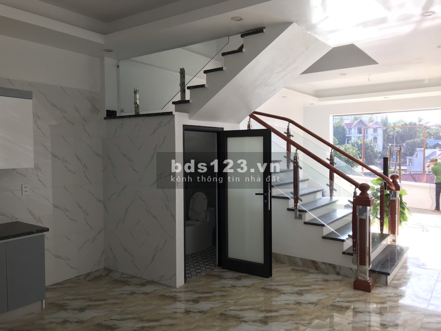Em bán nhà 3 tầng mới xây ngõ 17b Cao Thắng, liên hệ 0826682282 sổ sẵn chính chủ, lhcc