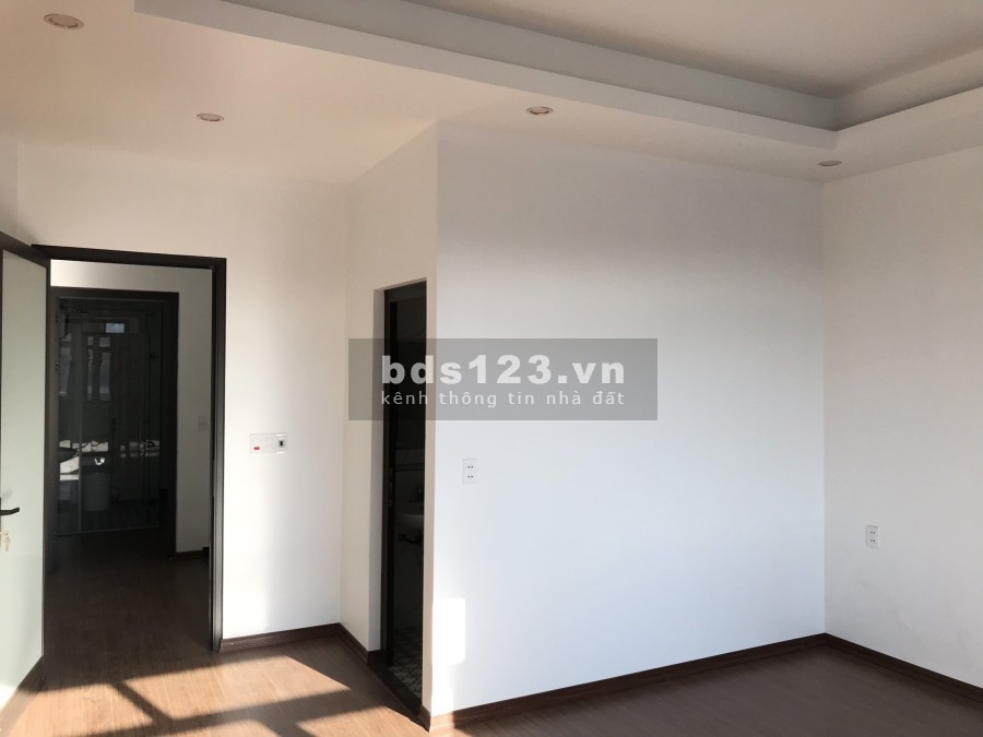 Em bán nhà 3 tầng mới xây ngõ 17b Cao Thắng, liên hệ 0826682282 sổ sẵn chính chủ, lhcc