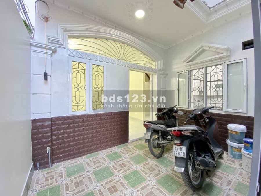 Bán nhà ngõ lửa hồng ô tô đỗ cửa sổ đỏ chính chủ, khu dân cư đông đúc, hướng tốt