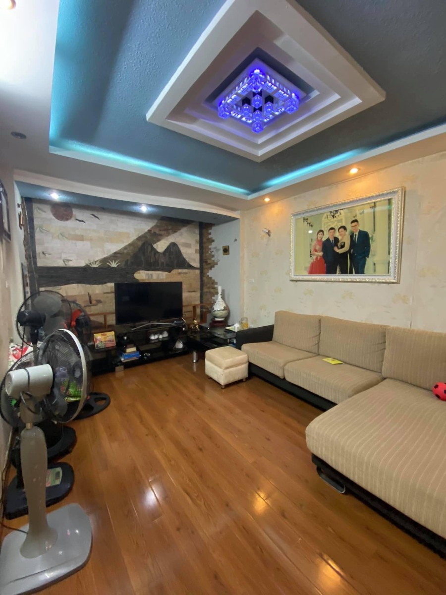 Bán nhà Phố Nguyễn Ngọc Vũ- Q. Cầu Giấy. 45M2x5T.10m ô tô tránh, tặng nội thất.