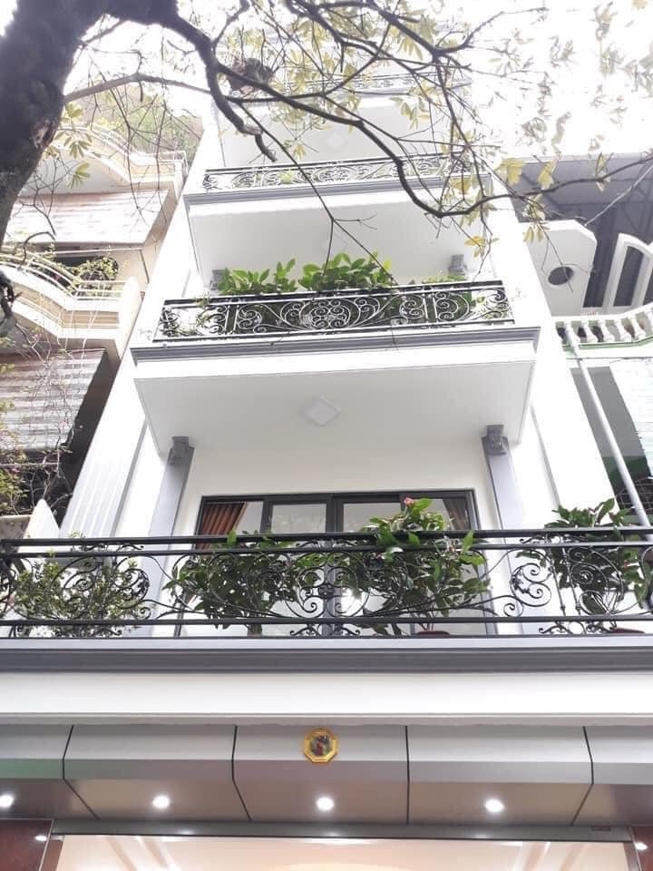 Chốt ngay nhà đẹp cực hiếm 40 m2 x 5 tầng nội thất sang trọng. Trần Cung, Cầu Giấy. Giá 3.8 tỷ