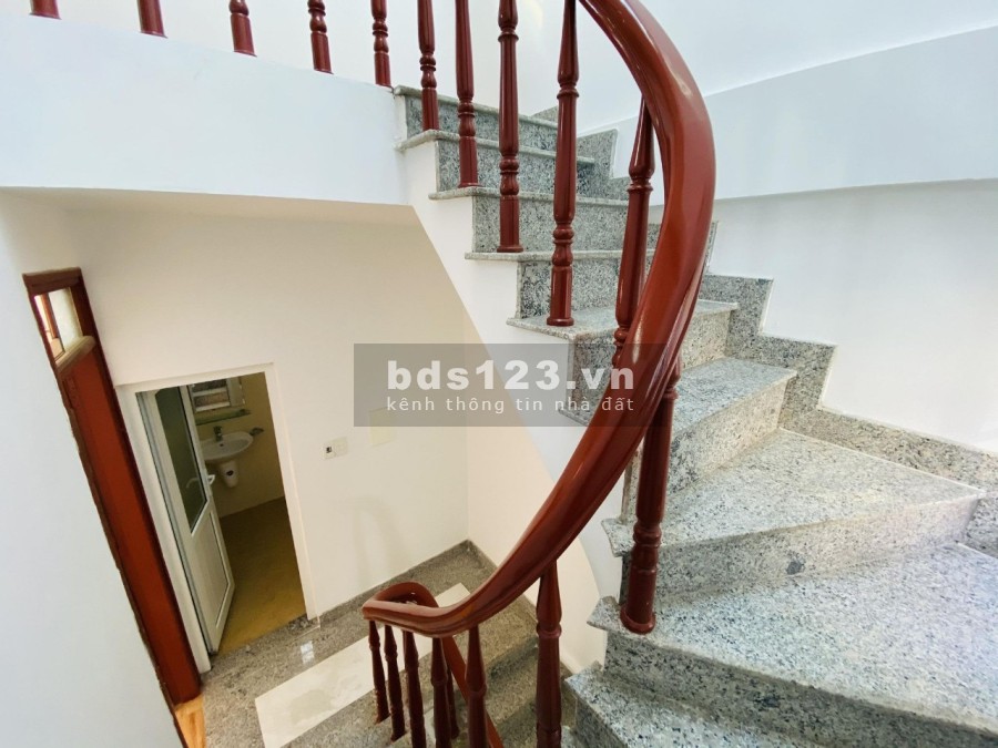 Nhà gần chung cư Nam Đô ngõ thoáng nhà đẹp ở luôn, tặng đầy đủ nội thất, lh 0777778789
