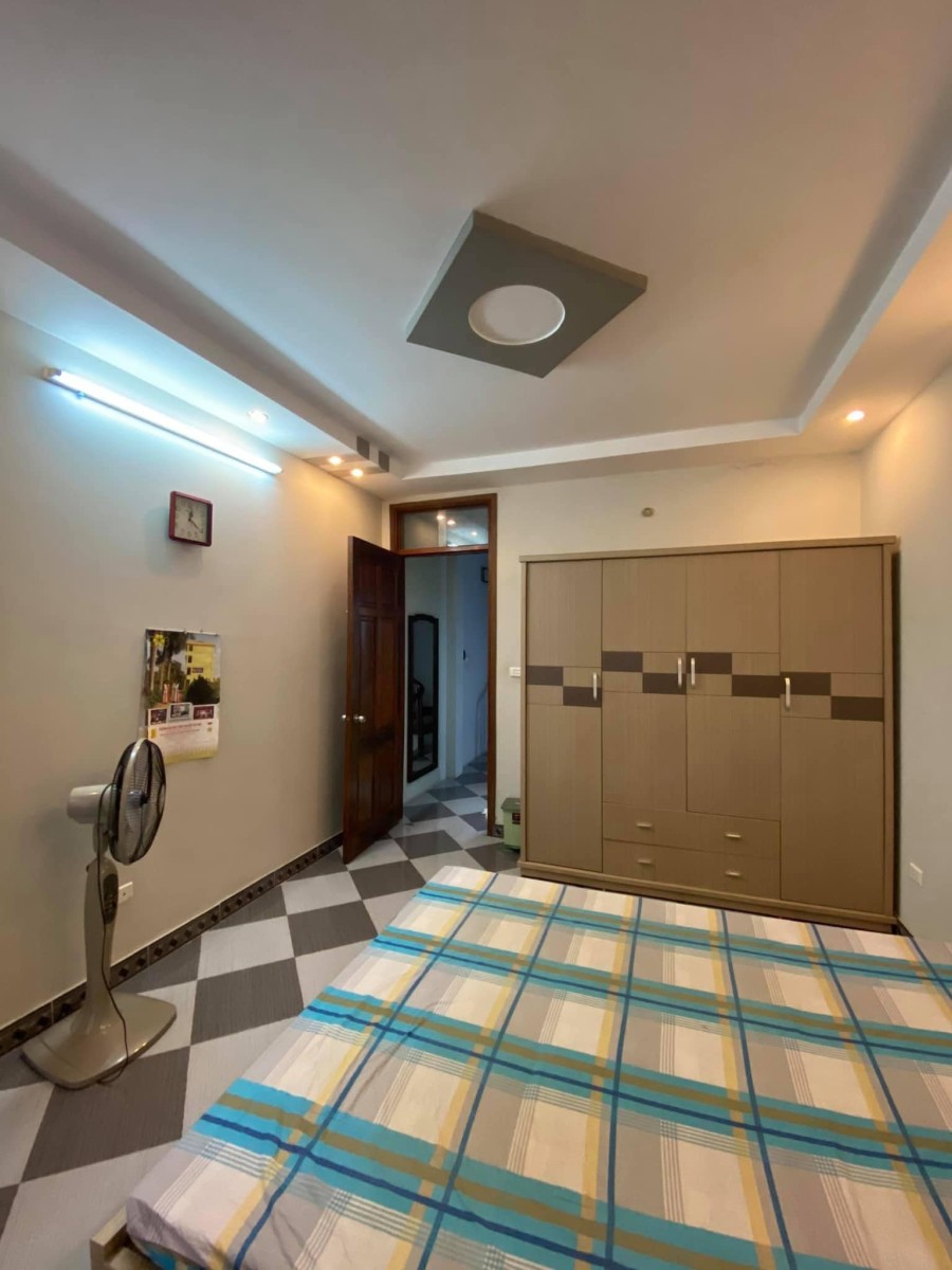 Bán nhà Phố Nguyễn Ngọc Vũ- Q. Cầu Giấy. 45M2x5T.10m ô tô tránh, tặng nội thất.