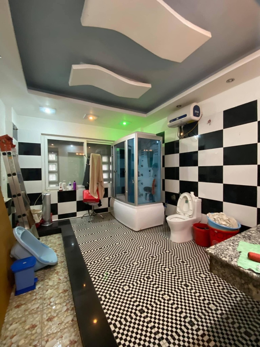 Bán nhà Phố Nguyễn Ngọc Vũ- Q. Cầu Giấy. 45M2x5T.10m ô tô tránh, tặng nội thất.