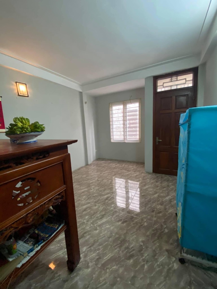 Bán nhà Phố Nguyễn Ngọc Vũ- Q. Cầu Giấy. 45M2x5T.10m ô tô tránh, tặng nội thất.