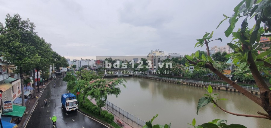 Cần bán gấp căn hộ chung cư Trần Quốc Thảo, diện tích sử dụng 45m2, giá 2,7 tỷ lhcc