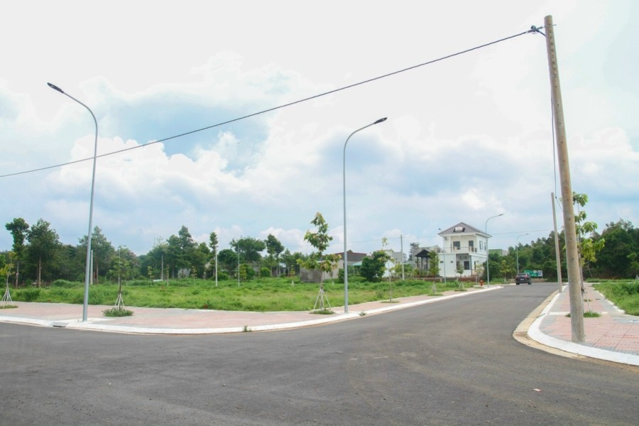 Chính chủ cần bán gấp đất diện tích 120m2 (6x20), thổ cư 100m2 sổ hồng riêng, giá chỉ 14 triệu/m2
