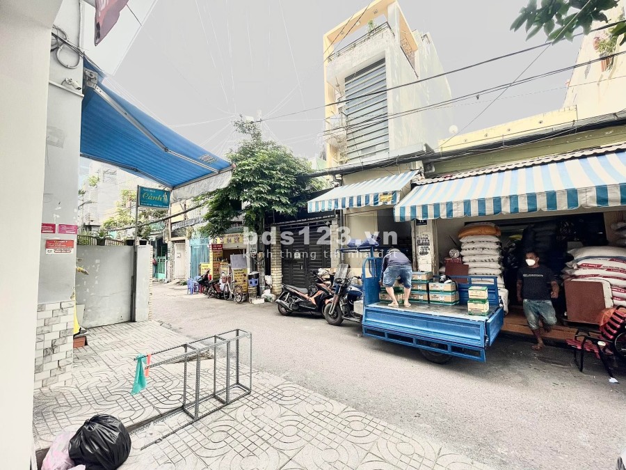 Mặt bằng 45m2 ngay chợ Bà Chiểu (Có chỗ ở lại)