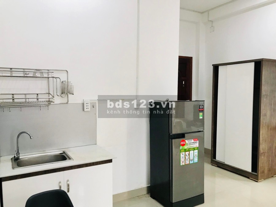 Phòng trọ cao cấp full nội thất diện tích 35m2 có ban công sát Cộng Hòa, Quận Tân Bình