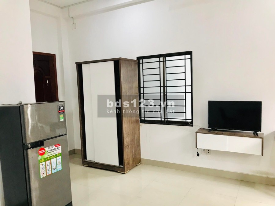 Phòng trọ cao cấp full nội thất diện tích 35m2 có ban công sát Cộng Hòa, Quận Tân Bình