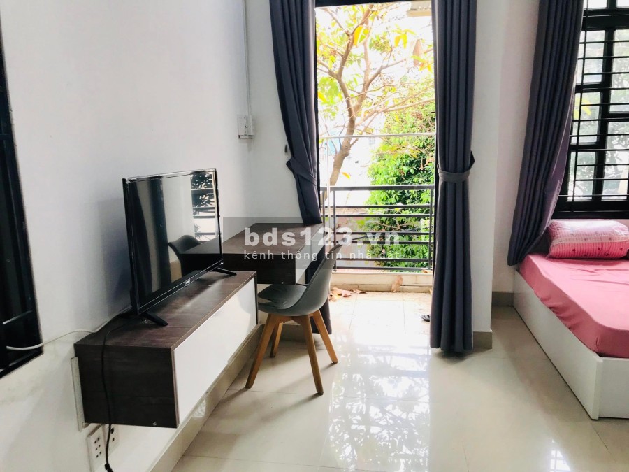 Phòng trọ cao cấp full nội thất diện tích 35m2 có ban công sát Cộng Hòa, Quận Tân Bình