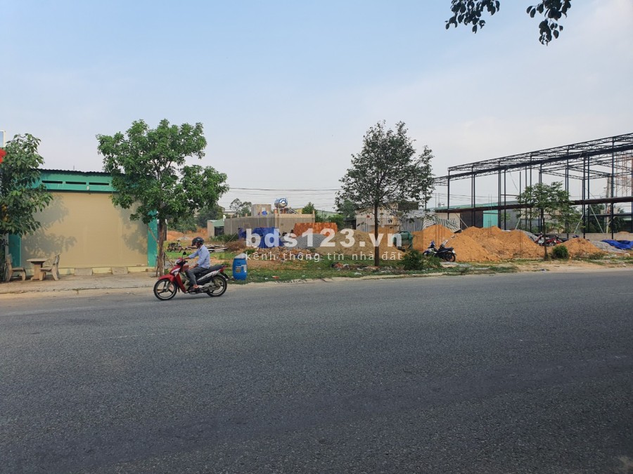 Đất diện tích lớn trong khu đô thị, đối diện chợ liên hệ xem đất 0967745969, giá đầu tư