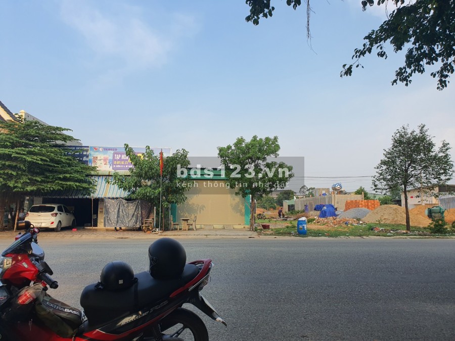 Đất diện tích lớn trong khu đô thị, đối diện chợ liên hệ xem đất 0967745969, giá đầu tư