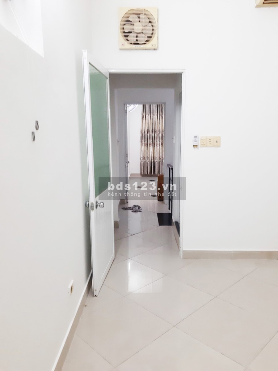 Bán nhà 2 lầu hẻm xe hơi cách đường Phú Thuận 7m, phường Phú Thuận, Quận 7