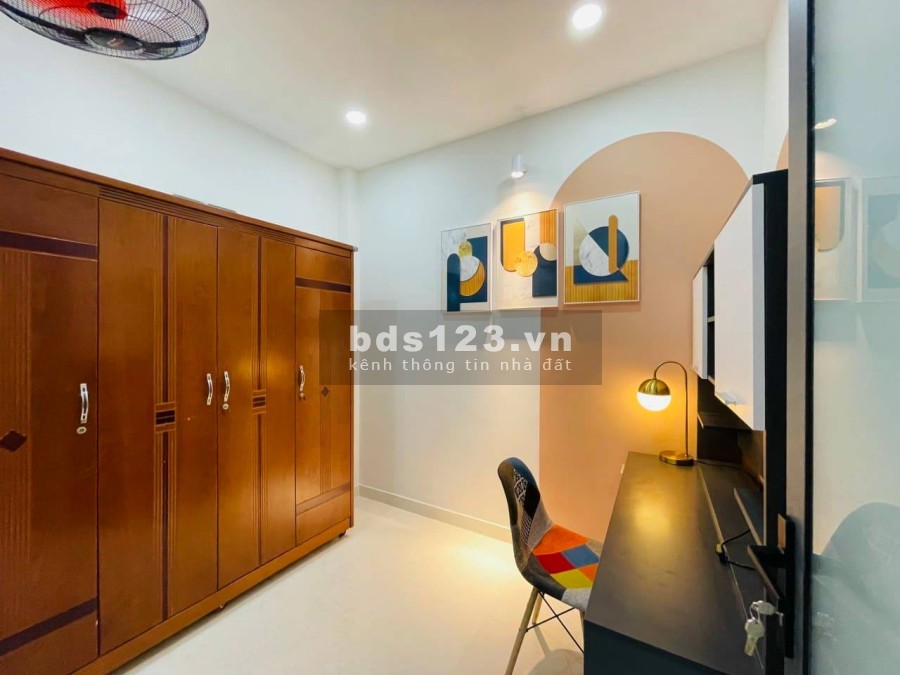 Bán gấp nhà HXH Đường số 4 Phạm Văn Chiêu, 4 tầng, giá 5.4 tỷ, khu phố sầm uất.