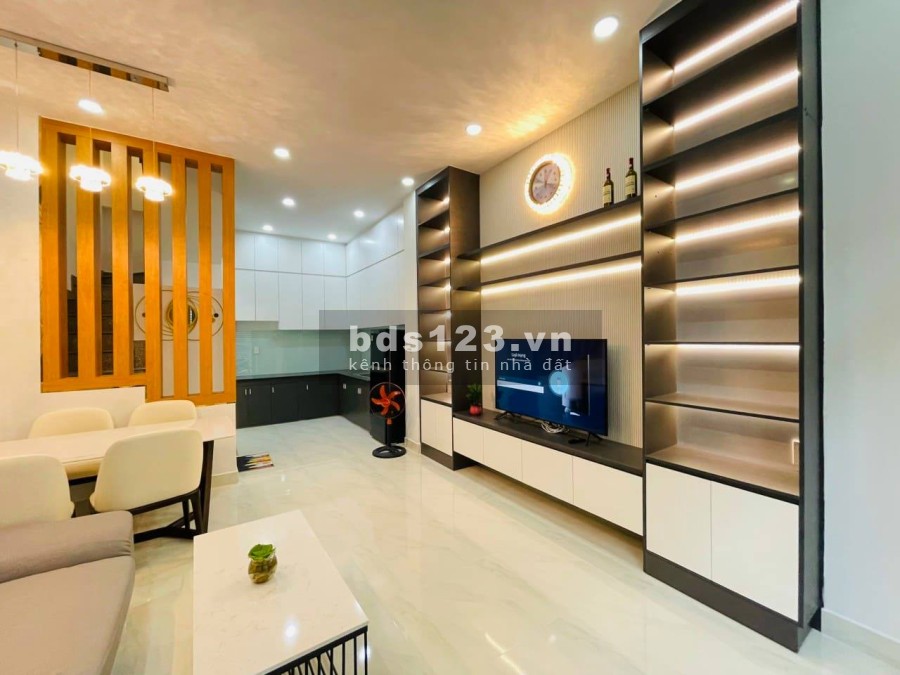 Bán gấp nhà HXH Đường số 4 Phạm Văn Chiêu, 4 tầng, giá 5.4 tỷ, khu phố sầm uất.