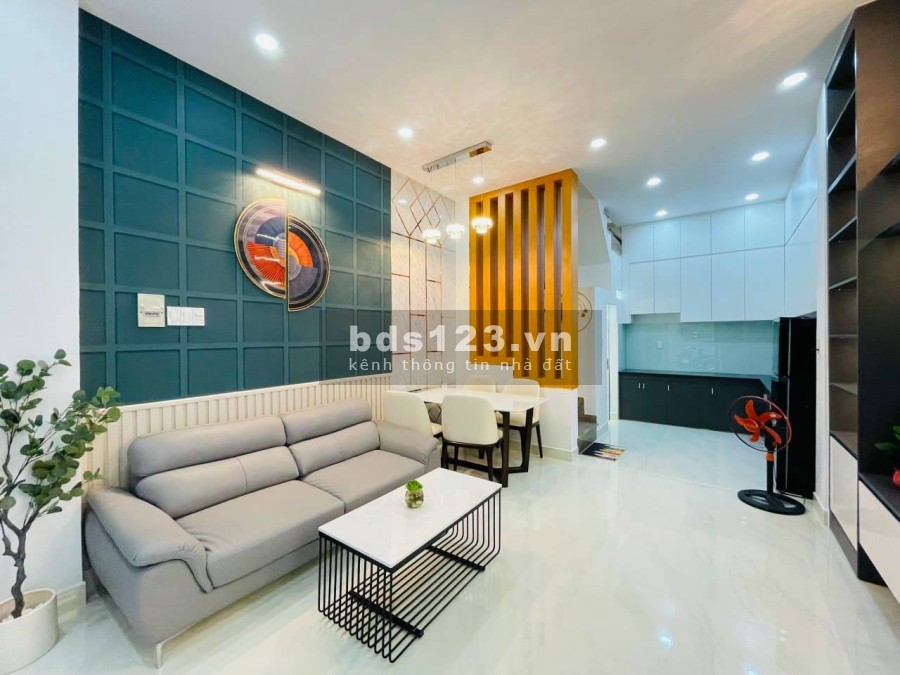 Bán gấp nhà HXH Đường số 4 Phạm Văn Chiêu, 4 tầng, giá 5.4 tỷ, khu phố sầm uất.