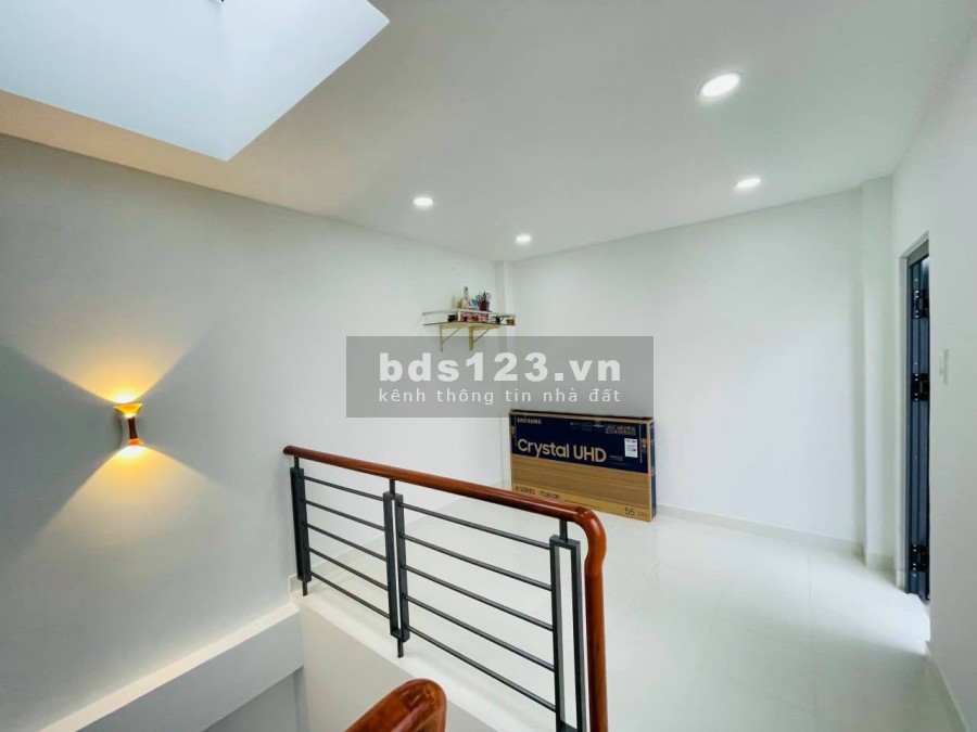 Bán gấp nhà HXH Đường số 4 Phạm Văn Chiêu, 4 tầng, giá 5.4 tỷ, khu phố sầm uất.