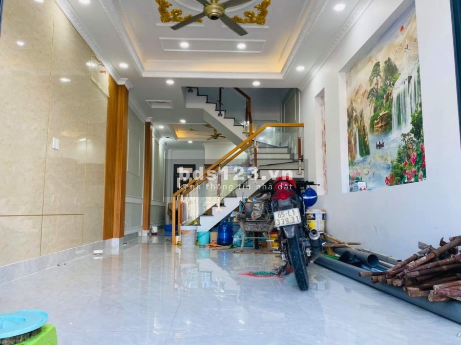 Bán nhà nguyên căn chính chủ 1 trệt 2 lầu đúc trung tâm thành phố Dĩ An, giá bán 2.989 tỷ