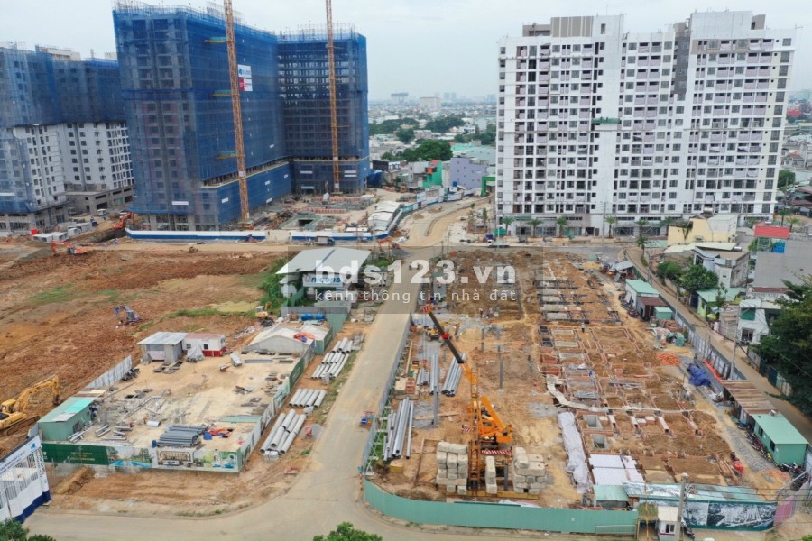 Cần bán gấp căn 2 phòng ngủ 1WC 57m2 chênh 100 triệu có thương lượng.