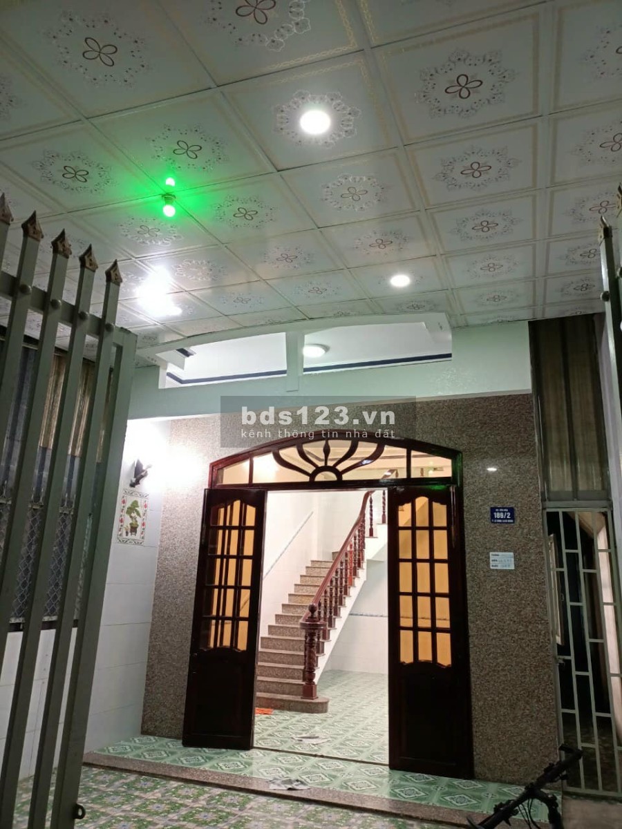 Bán nhà 1 trệt 1 lầu hẻm 5 Phạm Hùng, diện tích sử dụng 110m2 ful thổ cư giá 2,6 tỷ