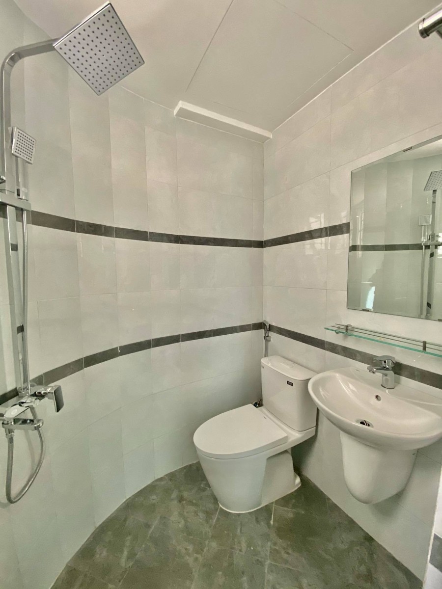 Cần bán nhà Lê Văn Sỹ giá 10 tỷ , diện tích sử dụng 3.6 x14 m2 tặng nội thất, hẻm an ninh
