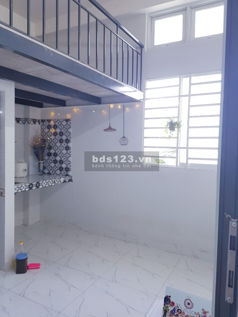Tòa nhà mới xây phòng có gác máy lạnh, diện tích sử dụng 17m2, tiện ích đầy đủ, khu dân cư