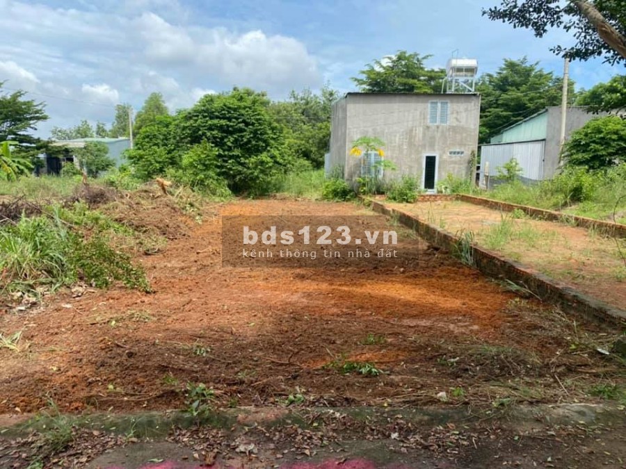 Bán nhà 1 trệt 1 lầu lô góc diện tích sử dụng 320m2 (15x22)m, nhà có sân vườn