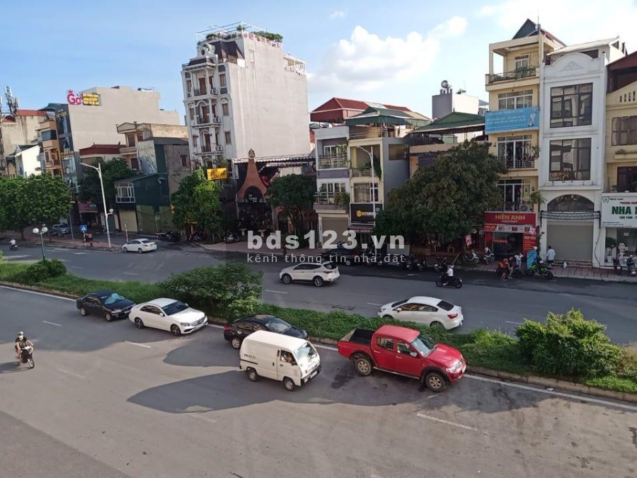Gần 200m2 kinh doanh Hồng Tiến. 10M mặt tiền, vỉa hè ô tô giá hơn 27 tỷ lhcc 0924428666